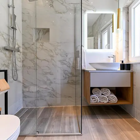 And Nekic Πανσιόν Ζαντάρ