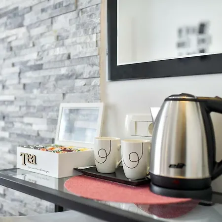 And Nekic Πανσιόν