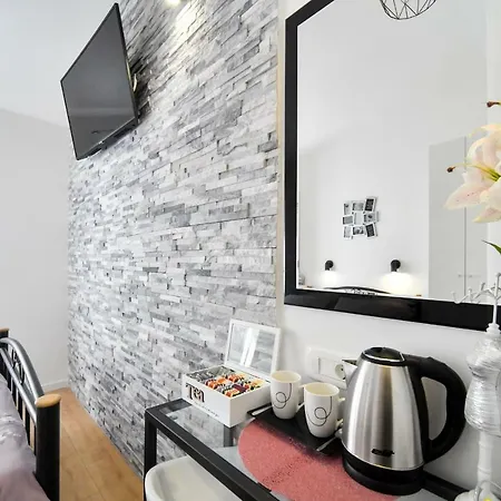 Πανσιόν And Nekic Ζαντάρ