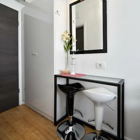 And Nekic Πανσιόν Ζαντάρ