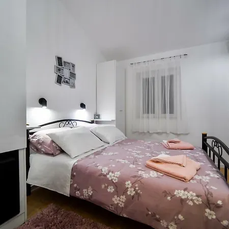 Apartments&rooms Nekic 3*