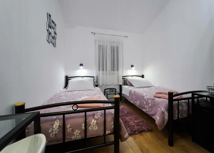 And Nekic بيت ضيافة زادار